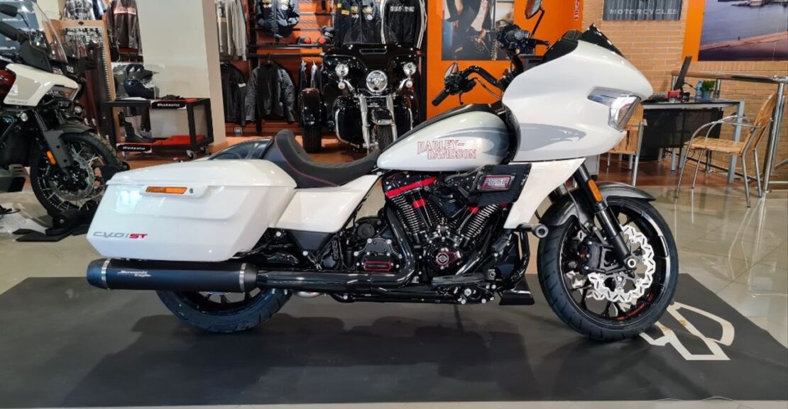 HARLEY DAVIDSON CVO Road Glide ST